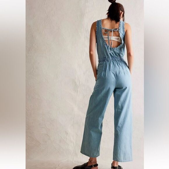 FREE PEOPLE WE THE FREE LUCILLE DENIM JUMPSUIT WIDE LEG COLOR DAYDREAMS SIZE SM - Picture 2 of 8